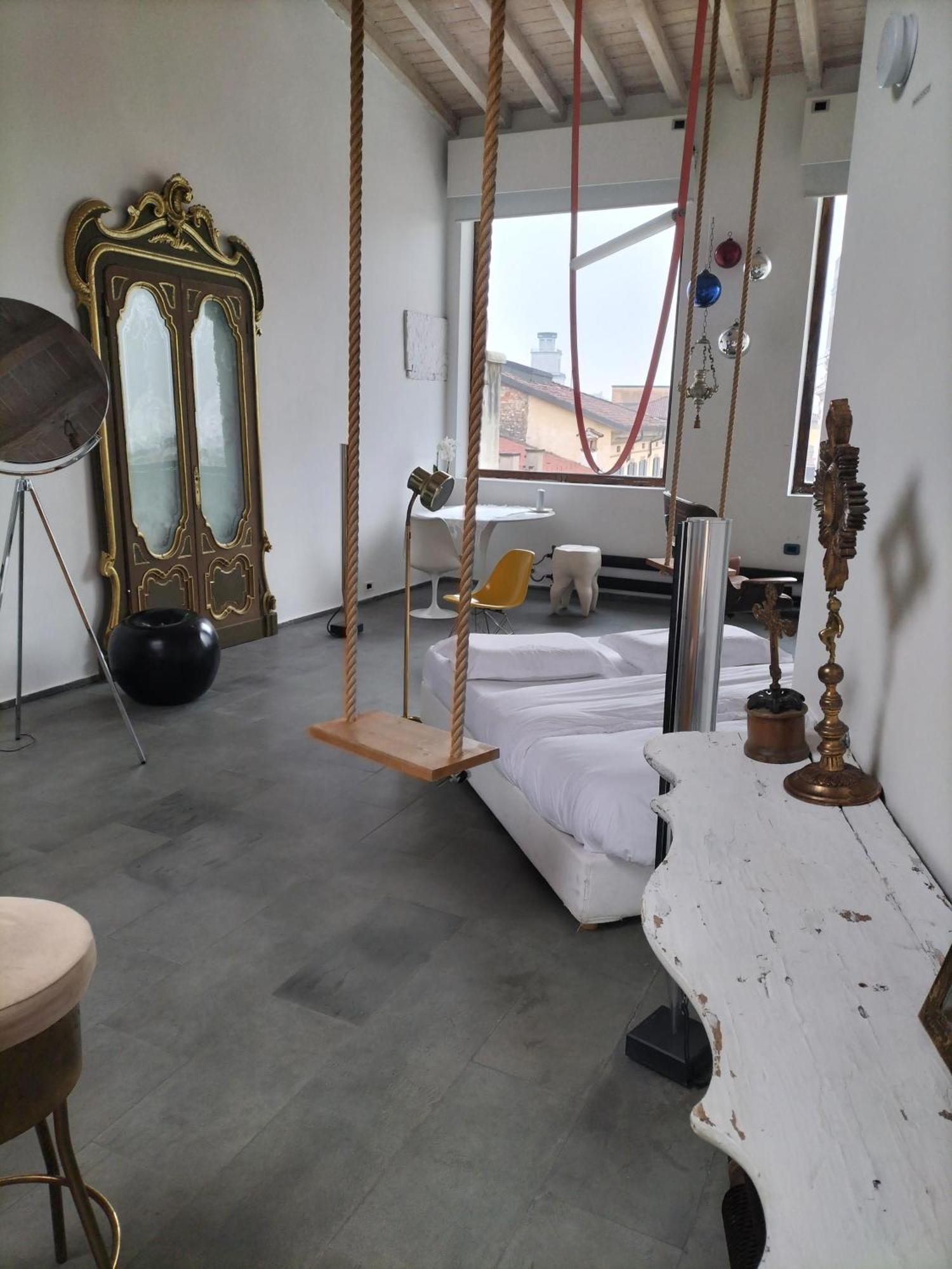 Spirit Of The Moon Apartment เบรเชีย ภายนอก รูปภาพ